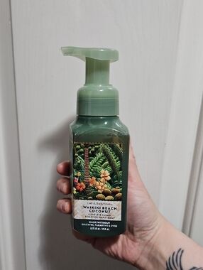 NWT BBW Waikiki Beach Coconut Hand Soap
